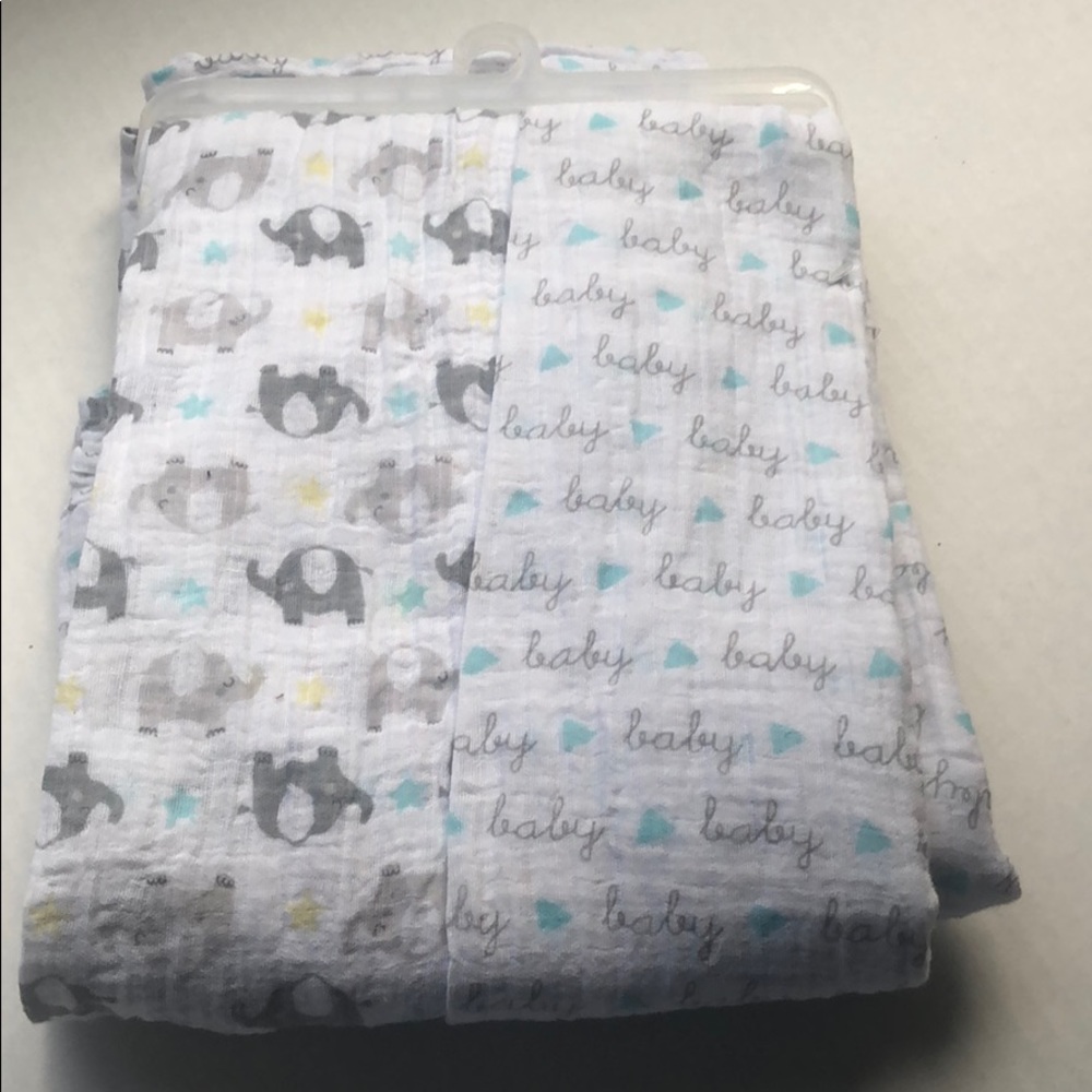 Muslin blanket for a boy with baby elephants NWOT
